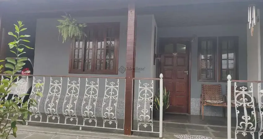 Casa com 3 quartos para venda no bairro Jardim Vila Rica em Volta Redonda, RJ