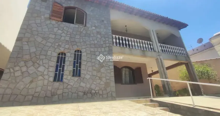 Casa em lote inteiro com 4 quartos e 2 vagas a venda no belvedere em volta redonda