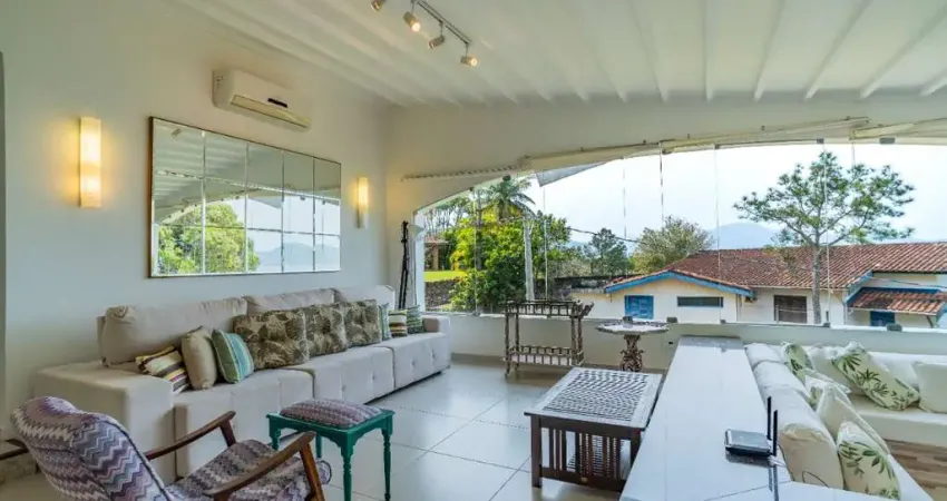 Casa em condomínio para venda com 3 quartos, sendo 1 suíte, 178m²