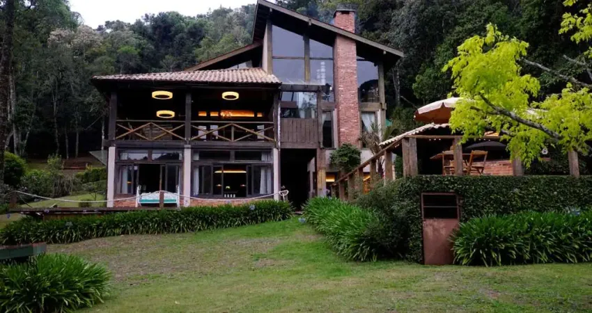 Casa em condomínio para venda com 4 quartos, sendo 3 suítes, 630m²