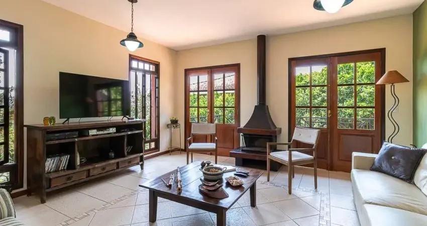 Casa no condomínio parque das artes para venda com 4 quartos, sendo 4 suítes, 291m²