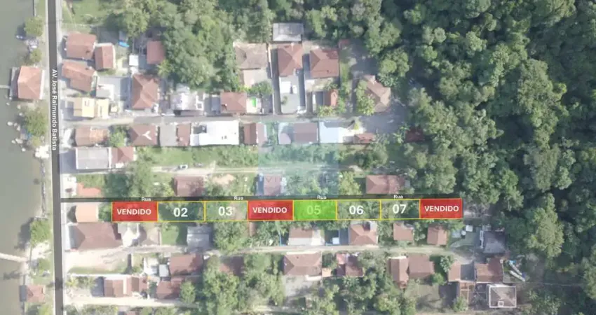 TERRENO COM LOCALIZAÇÃO PRIVILEGIADA NA BAÍA - 250m²