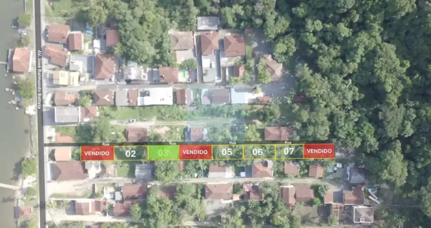 TERRENO COM LOCALIZAÇÃO PRIVILEGIADA NA BAÍA - 250m²