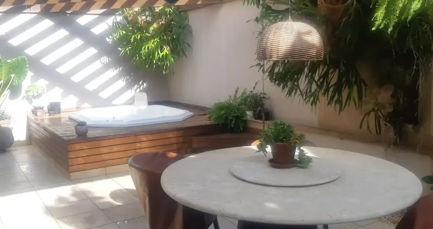 Casa de alto padrão, com jacuzzi privativa, em condomínio exclusivo