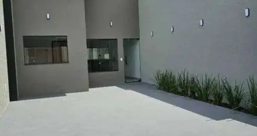 Casa à venda com pé direito alto, espaço confortável, 3 quartos e garagem ampla em Rio Verde - GO