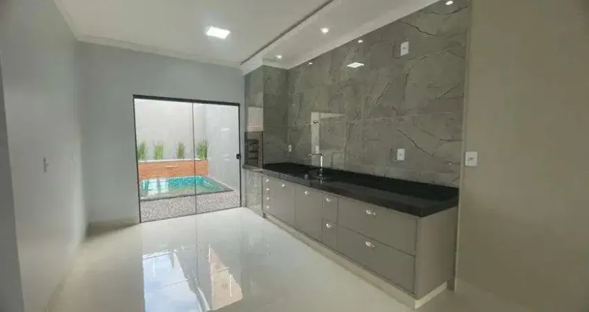 Casa com piscina, espaço amplo, acabamento moderno e armários embutidos à venda em Rio Verde - GO