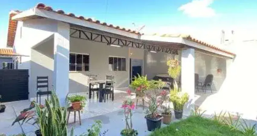 Casa á venda com churrasqueira na área gourmet, armários embutidos, e 3 quartos em Rio Verde -- GO