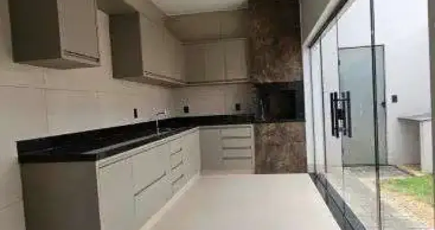 Casa á venda com 3 quartos, churrasqueira, armários e espaço amplo em Rio Verde - GO