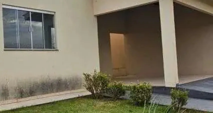 Casa à venda em Rio Verde - GO com churrasqueira, armários, espaço amplo e 3 quartos