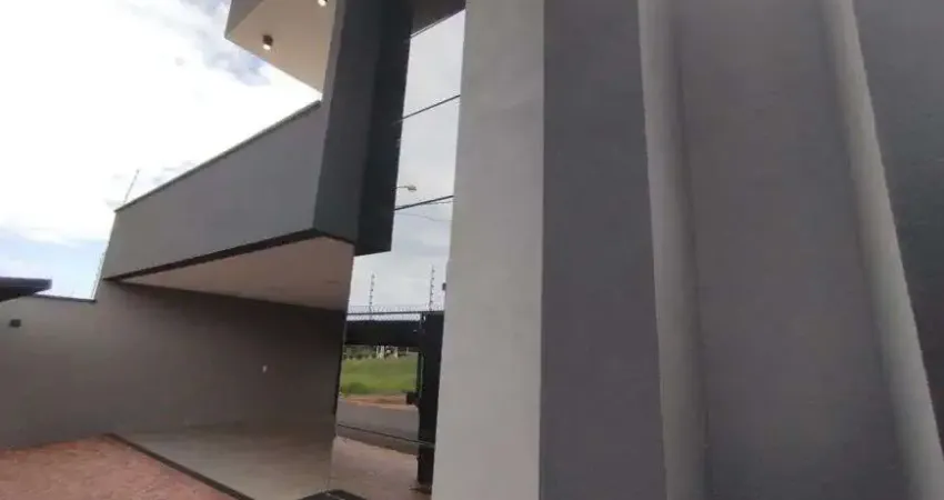Casa à venda com espaço amplo, churrasqueira, psicina e armários embutidos em Rio Verde - GO