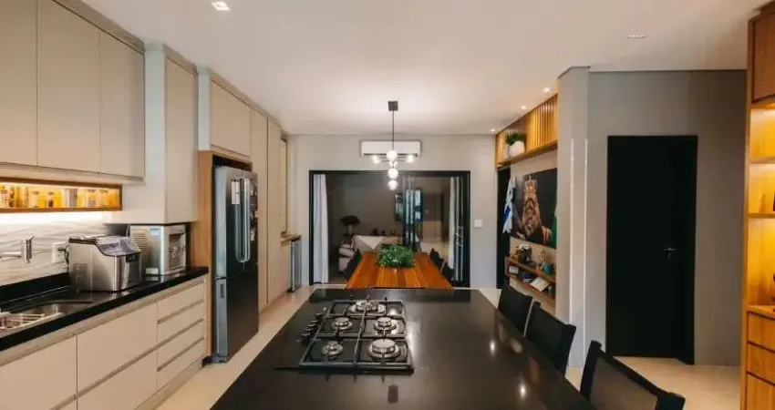 Casa à venda com churrasqueira, estética moderna e armários embuitidos em Rio Verde - GO