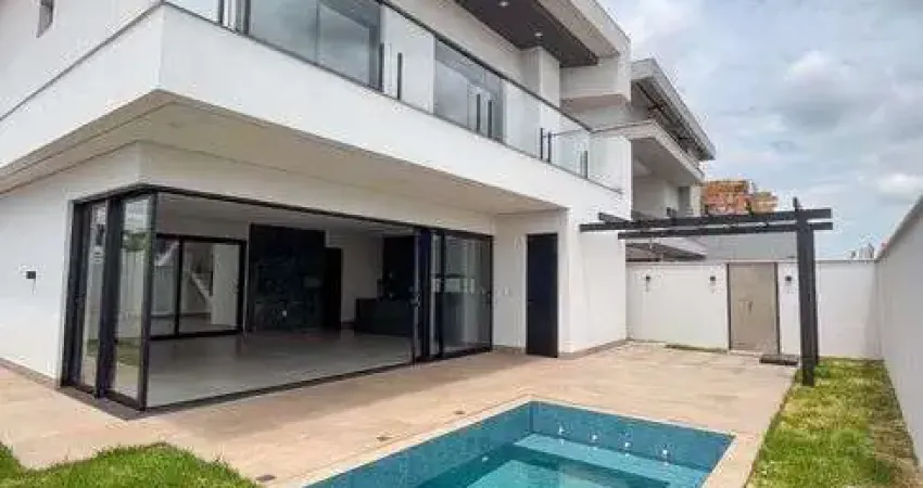 Casa à venda com piscina com hidro, espaço amplo e churrasqueira em Rio Verde - GO