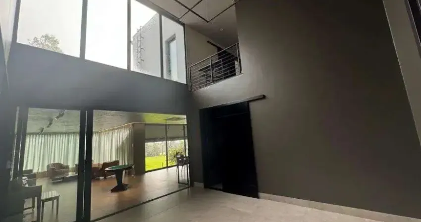 Casa à venda com churrasqueira, espaço amplo, 3 suítes, estética luxuosa e armários em Rio Verde