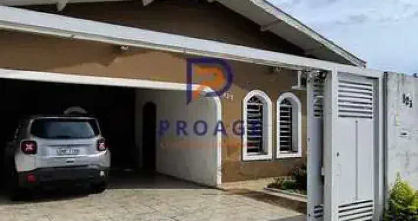 Casa à venda com 3 quartos, sendo 1 suíte, e 3 banheiros no total.