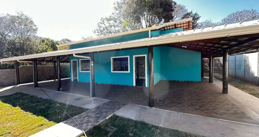 Chácara á venda com 03 quartos sendo 01 suíte, terreno 1000m² em Itatiaiuçu MG!