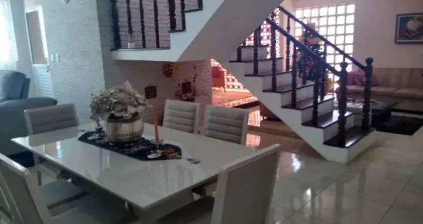 CASA SOBRADO A VENDA COM 235m² NO BAIRRO DO BESSA