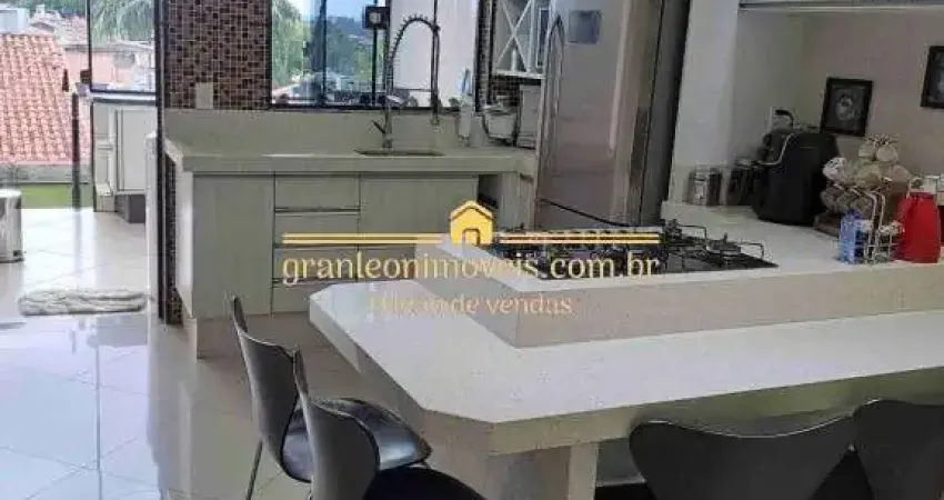 Linda Casa em Oferta no Parque do Carmo, 3 dorm, churrasqueira, 5 vagas,, 4 banheiros