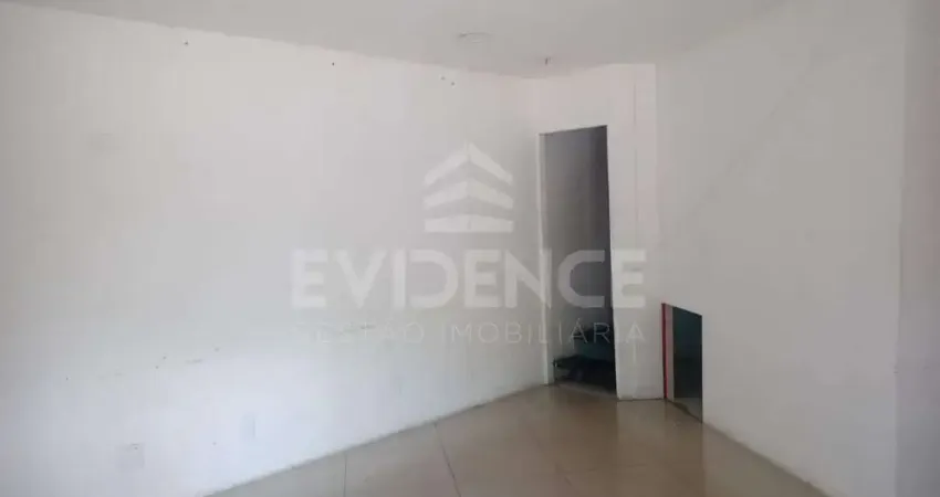 Loja com excelente localização medindo 47,00 m², possui mezanino, 01 banheiro.