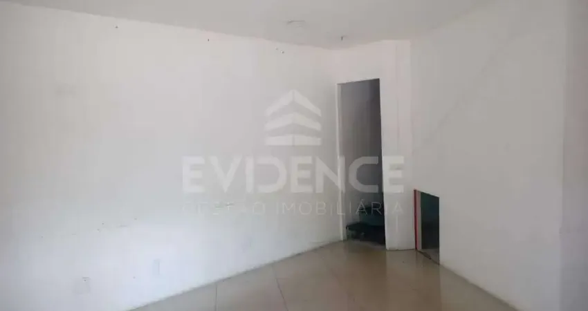 Loja com excelente localização medindo 47,00 m², possui mezanino, 01 banheiro.