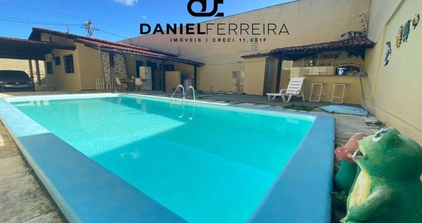 Casa com Piscina e 6 Vagas na Sapiranga – 360 m² por R$ 450 Mil!