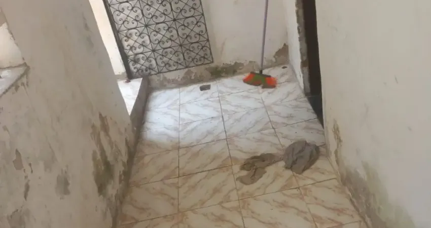 CASA BARATISSIMA A VENDA NA BOCA DO RIO, PROXIMO A NONA DELEGACIA, 3/4 SALA GRANDE, VARANDA,