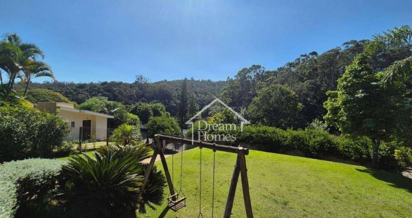 Casa em condomínio à venda no Chácara dos Lagos com 3 suítes.