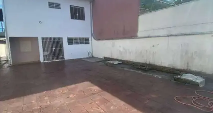 Sobrado Para Vender com 5 quartos 1 suítes no bairro Centro em Caraguatatuba