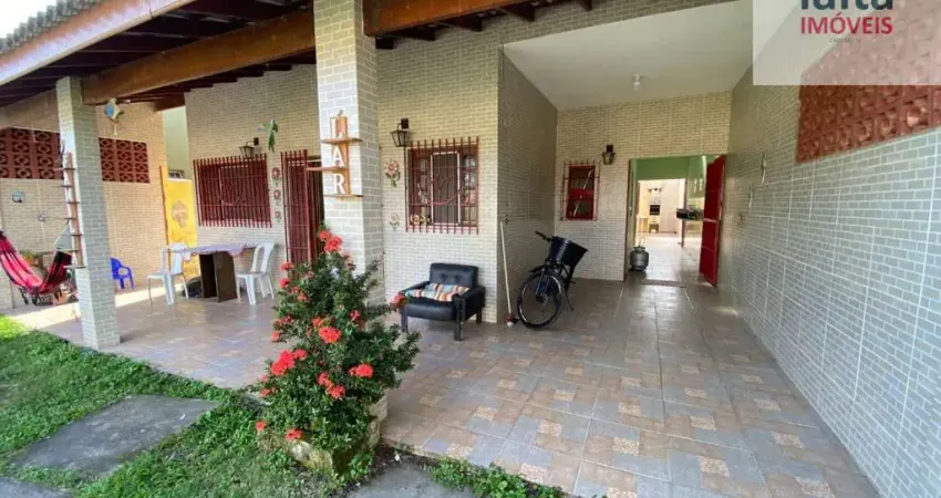 Casa Para Vender com 3 quartos 1 suítes no bairro Balneário Golfinho em Caraguatatuba