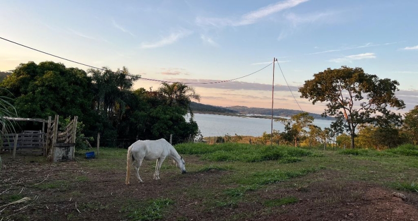 Rancho à Beira da Represa, Vista Incrível, Pasto, Pomar e Muito Verde!