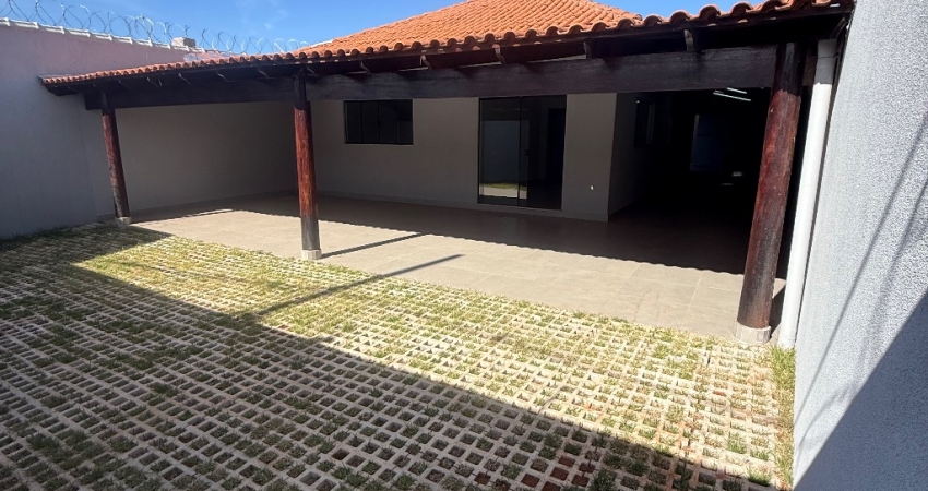 Casa com 4 quartos 3 suítes no Alto Umuarama à venda