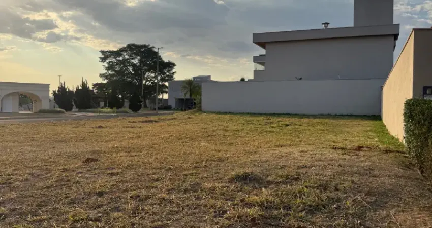 Terreno esquina de 683 m² no condomínio jardim versailles – uberlândia/mg, alto padrão e localização nobre