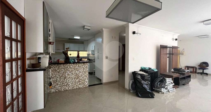 Sobrado com 4 quartos à venda em Vila Cordeiro - SP