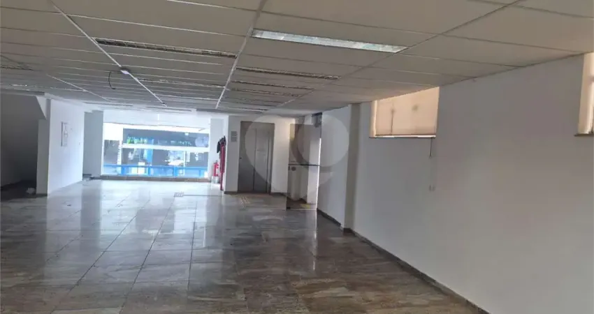 Prédio com 3 salas para alugar na Rua Duarte de Azevedo, Santana, São Paulo