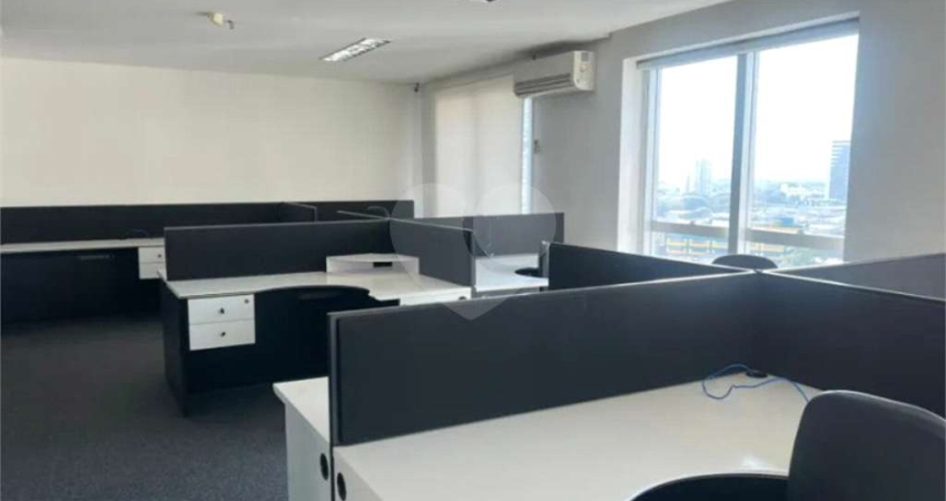 Sala comercial para alugar na Praça Tomás Morus, Lapa, São Paulo