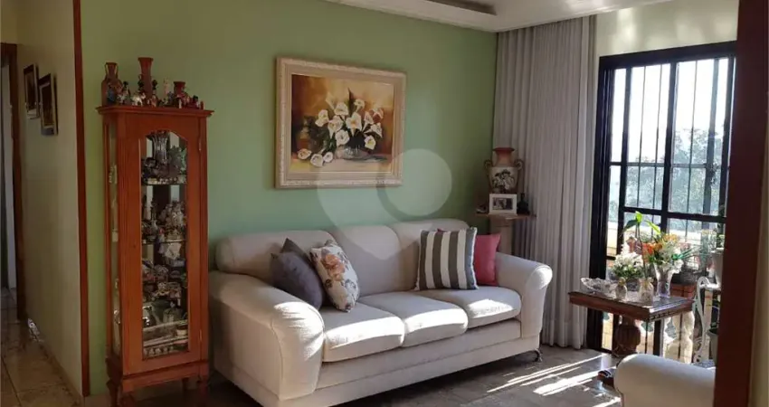 Apartamento à venda com 3 quartos, sendo 1 suíte, no condomínio Maison Louvre, São Paulo - SP