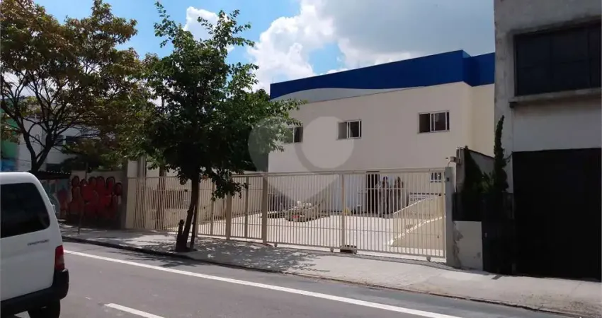 Prédio com 2 salas à venda na Rua Clímaco Barbosa, Cambuci, São Paulo