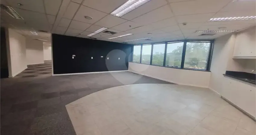 Sala à venda ou para alugar com 10 quartos no condomínio Company Plaza, São Paulo - SP
