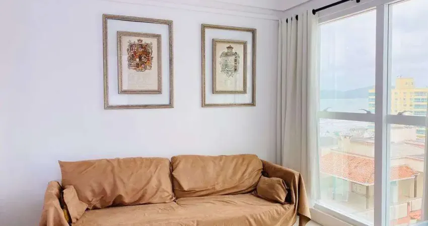 Apartamento com vista lateral na Quadra do Mar em Meia Praia