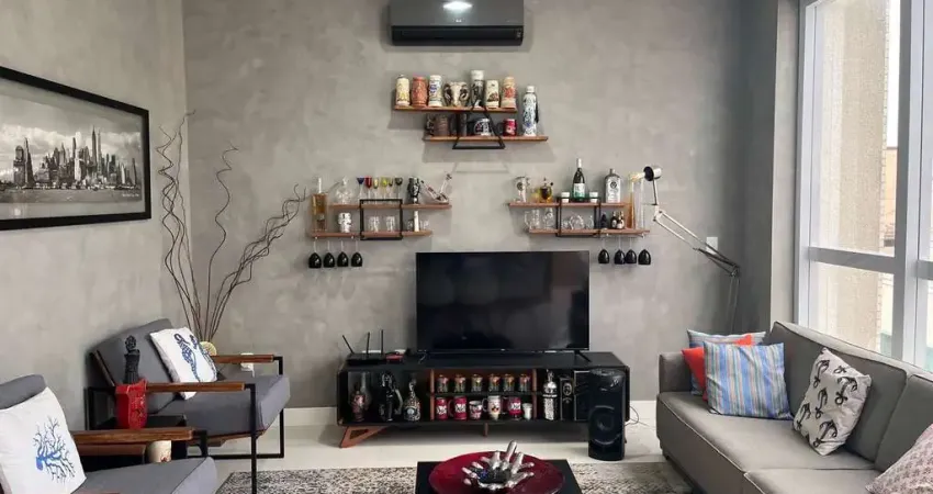 Apartamento com 3 suítes em Meia Praia