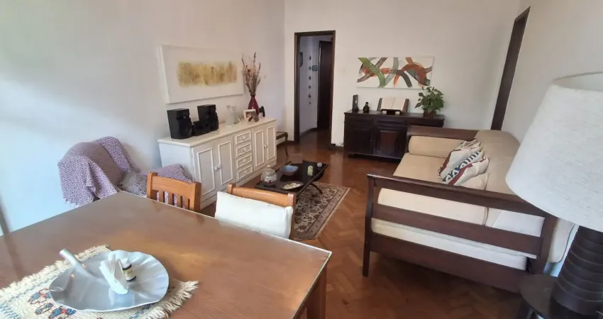Apartamento com sala ampla e dois quartos na rua dias ferreira