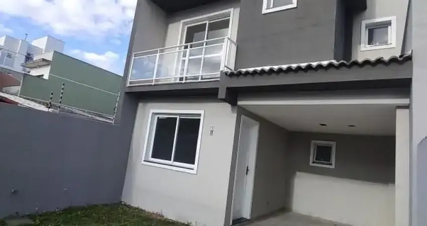 Sobrado Fazendinha 3qts, suíte, 4gar, terraço, 120m². Use FGTS, carta, carro, AP, financia