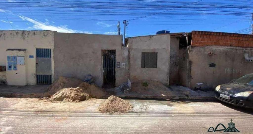 Entrada de 75 mil + parcelas - Casa meio lote na 36 do del lago