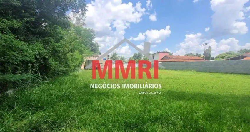 Chácara de 880m² à venda no Aquarius: Oportunidade Única!