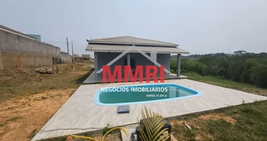 Casa com PISCINA no Condomínio Village da Serra, ACEITA FINANCIAMENTO! Agende sua visita!
