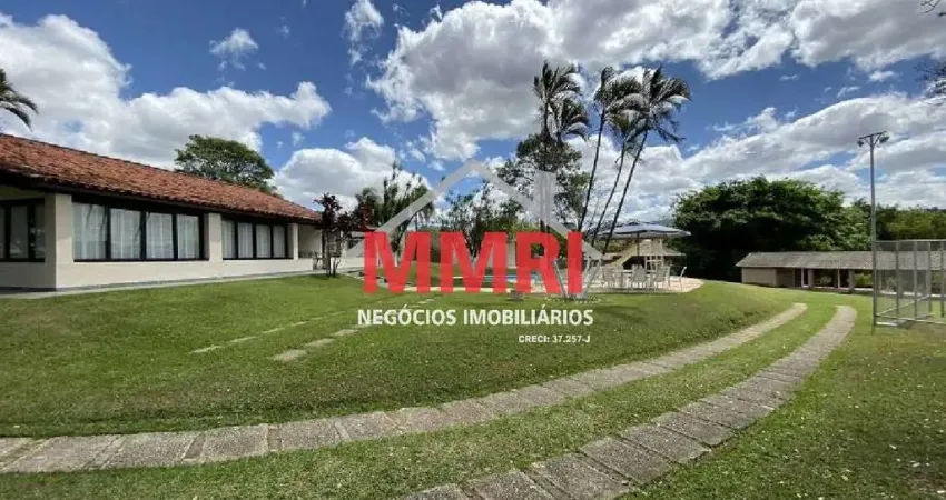 Sítio em Araçoiaba da Serra-SP: Sitio com 9 quartos, 1 sala, 9 banheiros e 10 vagas de garagem, 24.540,00 m² de área.