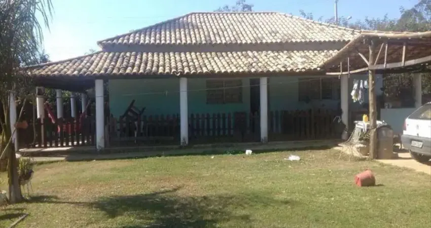 Sitio em Condomínio de Luxo com 1 Quarto e 1 Suíte em Araçoiaba da Serra-SP - Imperdível!