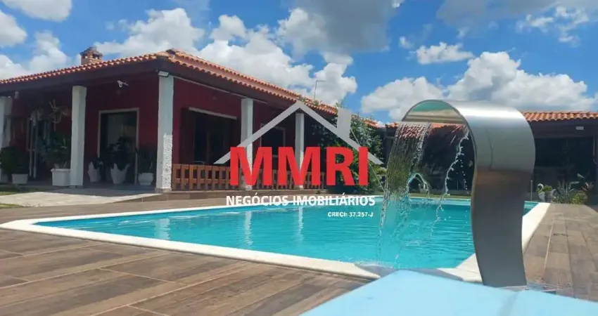 Chácara COM PISCINA em Araçoiaba da Serra-SP: 3 Quartos, Suíte, Sala Ampla, Churrasqueira e Mais!
