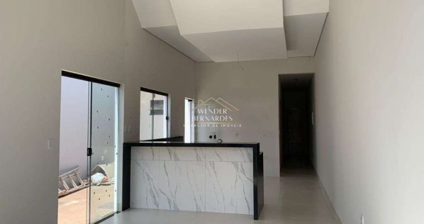 Casa Nova no Novo Mundo: Pé Direito Alto e Acabamento Premium.