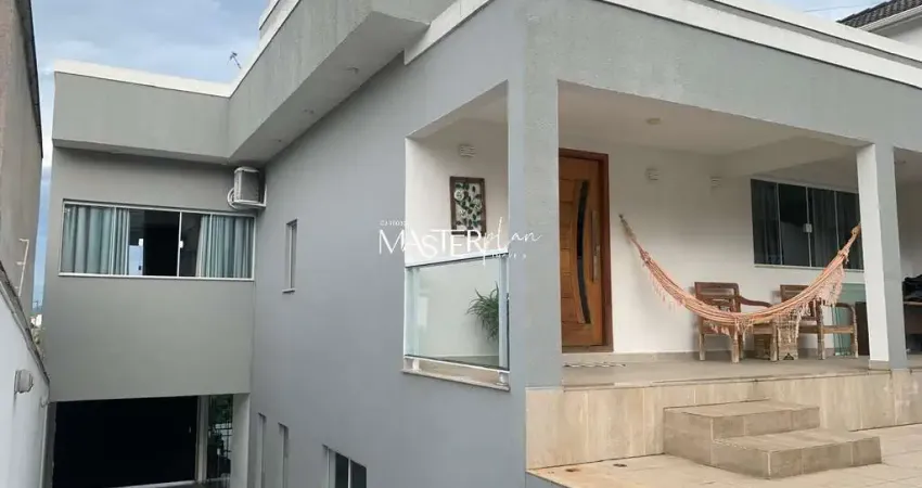 Casa com 5 quartos à venda na Rua Maria Candida Viana Morais, 103, Morada da Colina, Resende