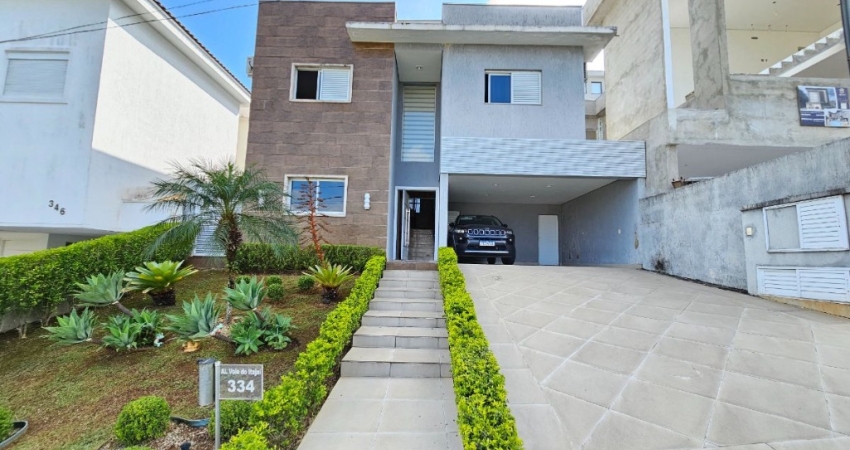 Casa à venda no condomínio Valville com 4 quartos, sendo 3 suítes e 360m²